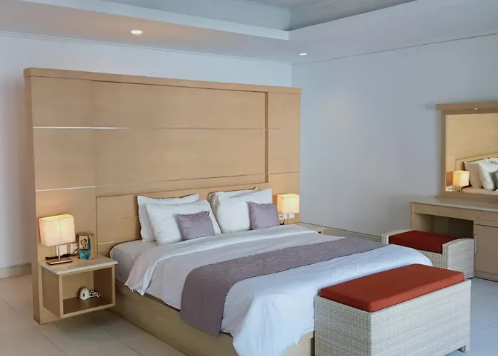 Villa Glisten Up Side Sanur! Sanur